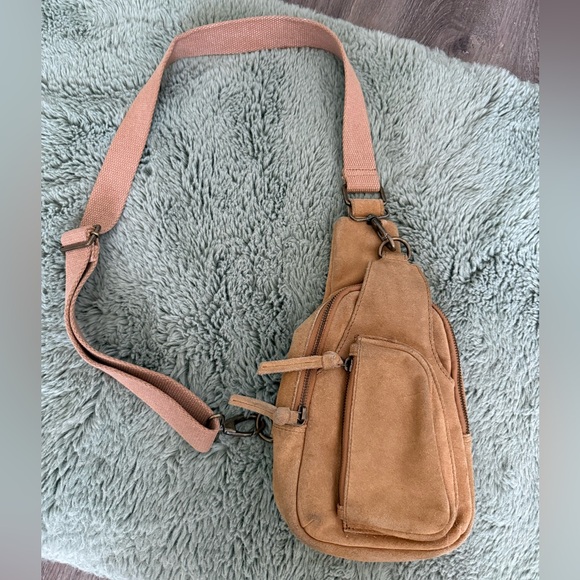 Free People Handbags - Free People “Hudson” Tan Suede Sling/Crossbody Bag